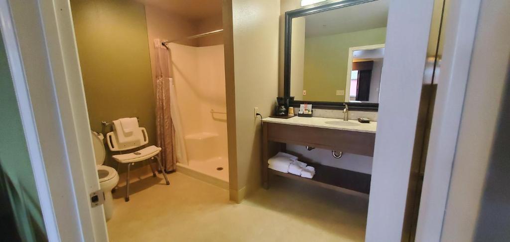 Pacific Inn Motel image 10